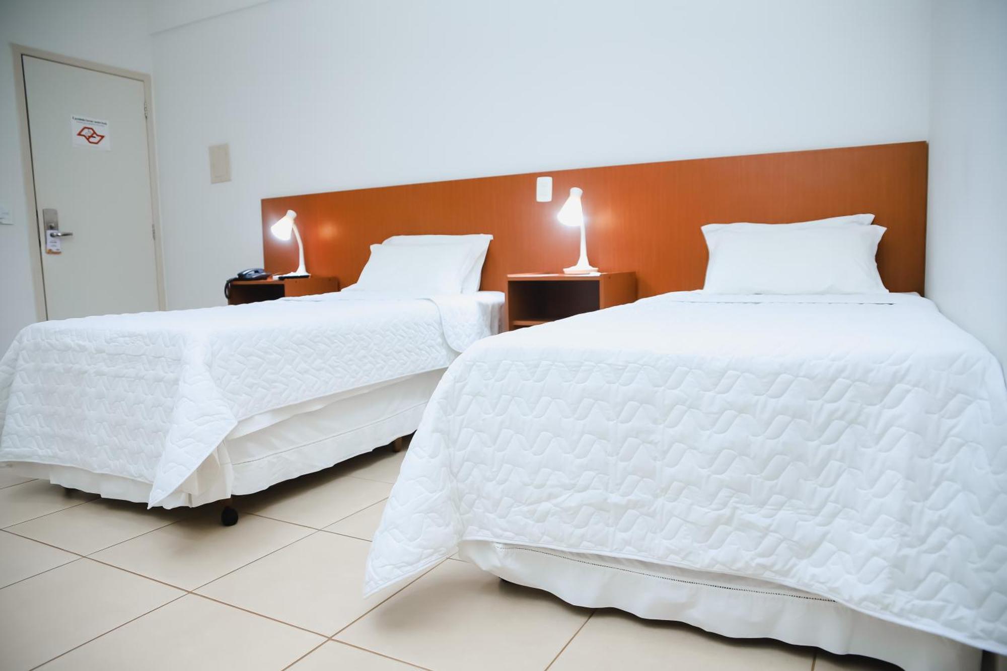 Hotel Agua Das Araras Paraguacu Paulista الغرفة الصورة